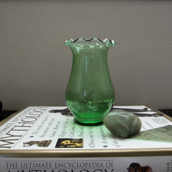 Small Emerald Green Glass Flower Vase Bud Vase Decorative Table Vase Classic